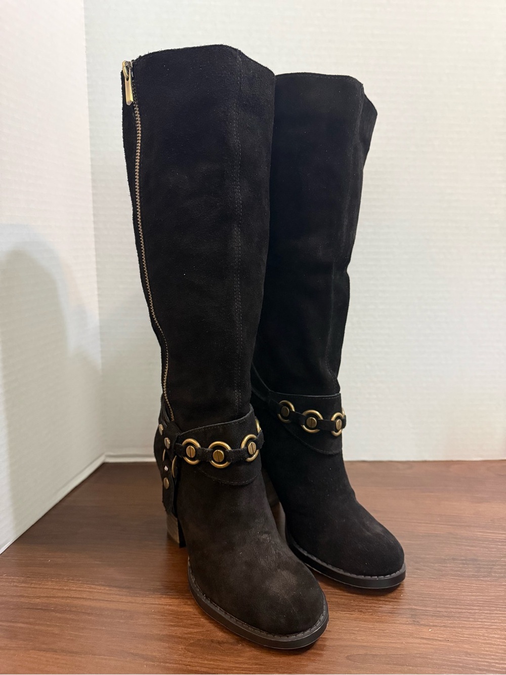 👢👢💥 Black Suede Knee-High Boots w/ Gold Hardware Accents Size 6